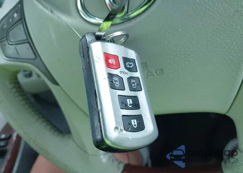 2011 Toyota Sienna Limited z USA, uszkodzony, nr VIN 5TDDK3DC1BS002387